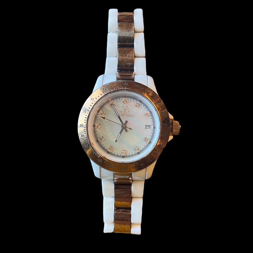 Toywatch Plasteramic white rose gold ladies watch needs battery
